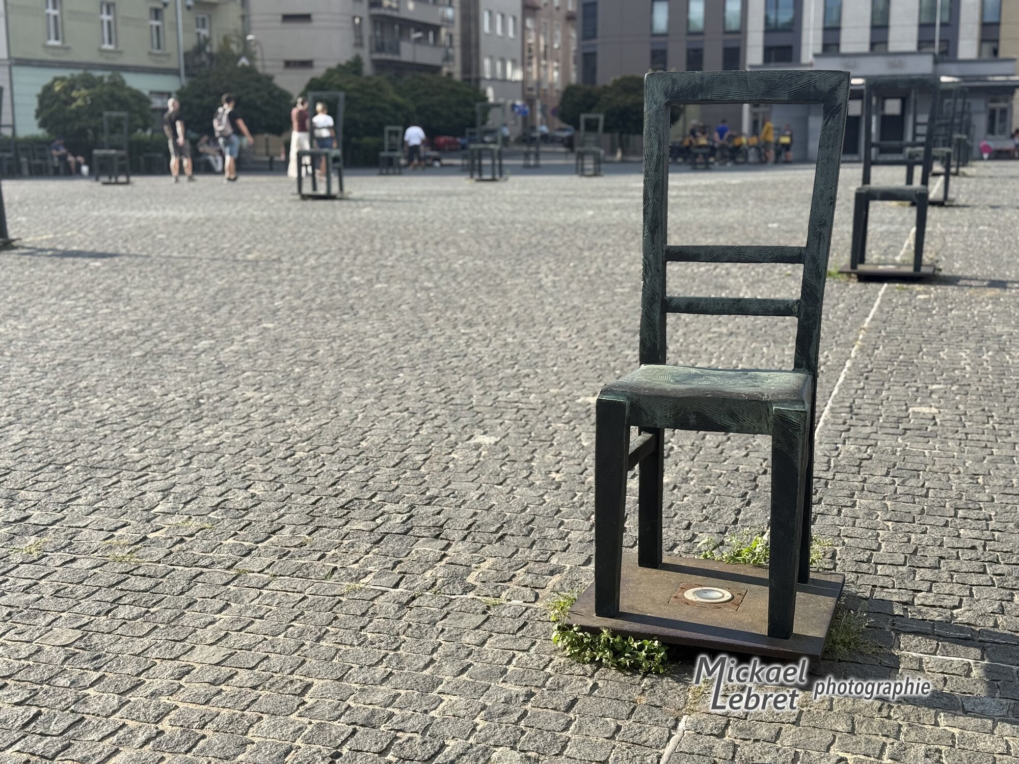 Les chaises vides du mémorial, Plac Bohaterów Getta