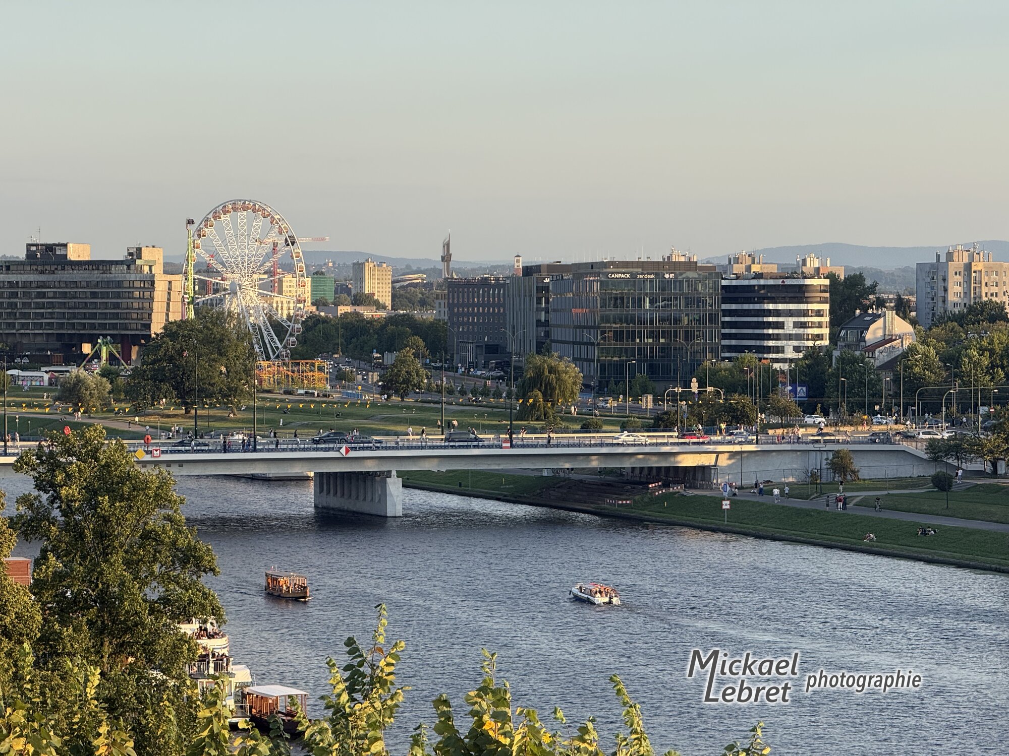 Grande roue et pont Dębnicki, vus de la terrasse