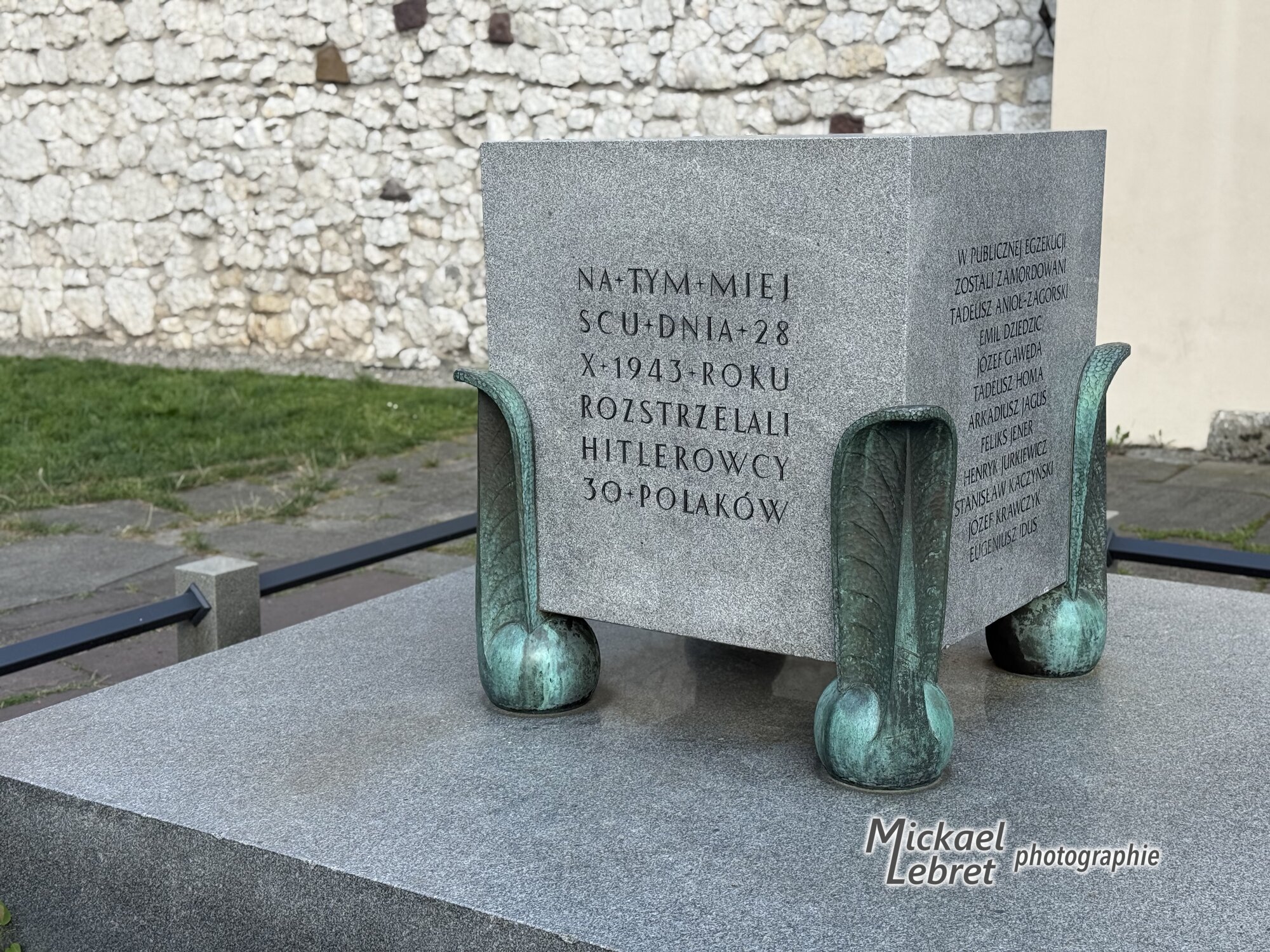 Le mémorial des 30 Polonais fusillés ici le 28 octobre 1943