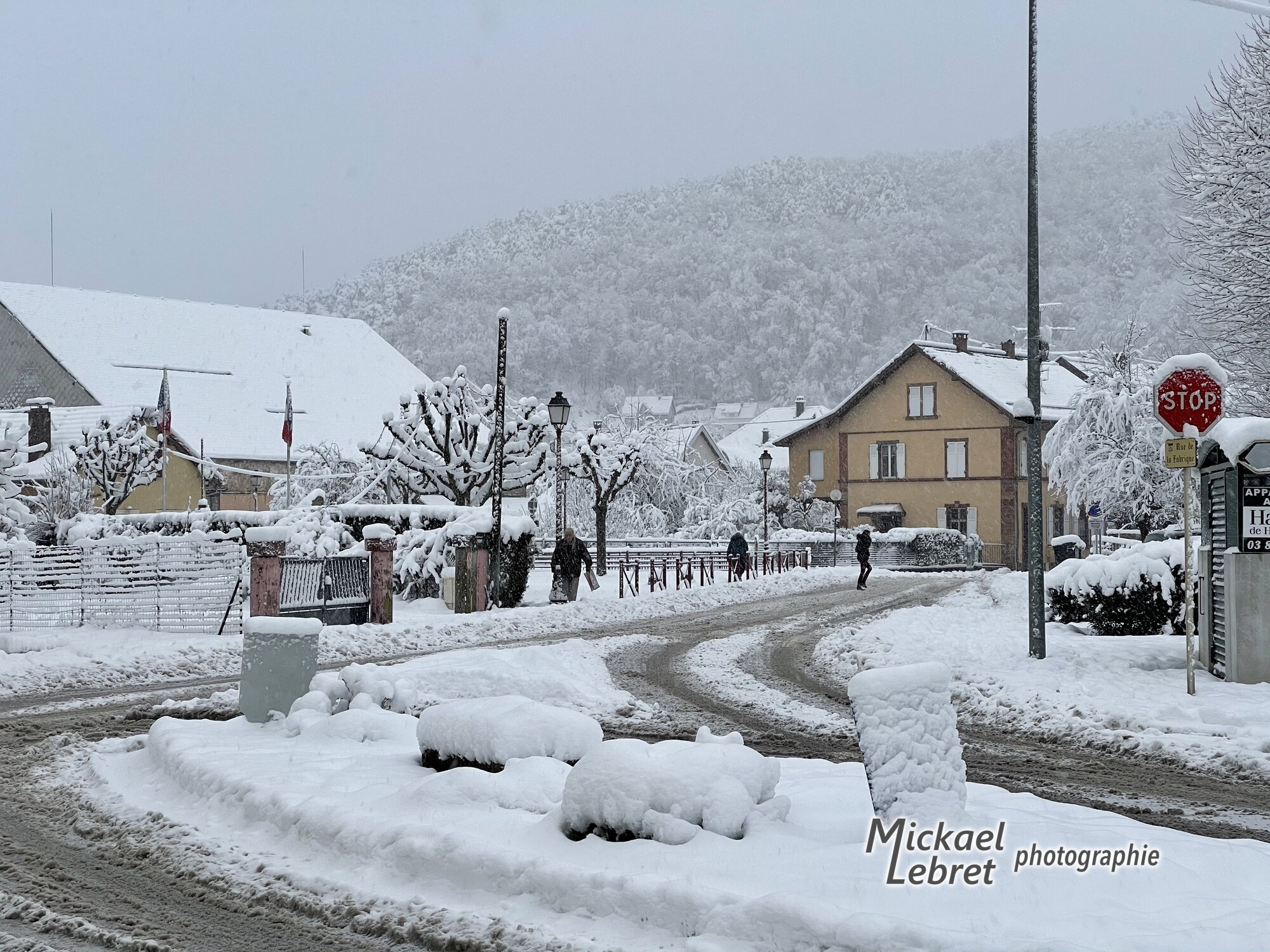 Buhl sous la grande neige du 14 janvier 2021, au coin de la rue de la Fabrique