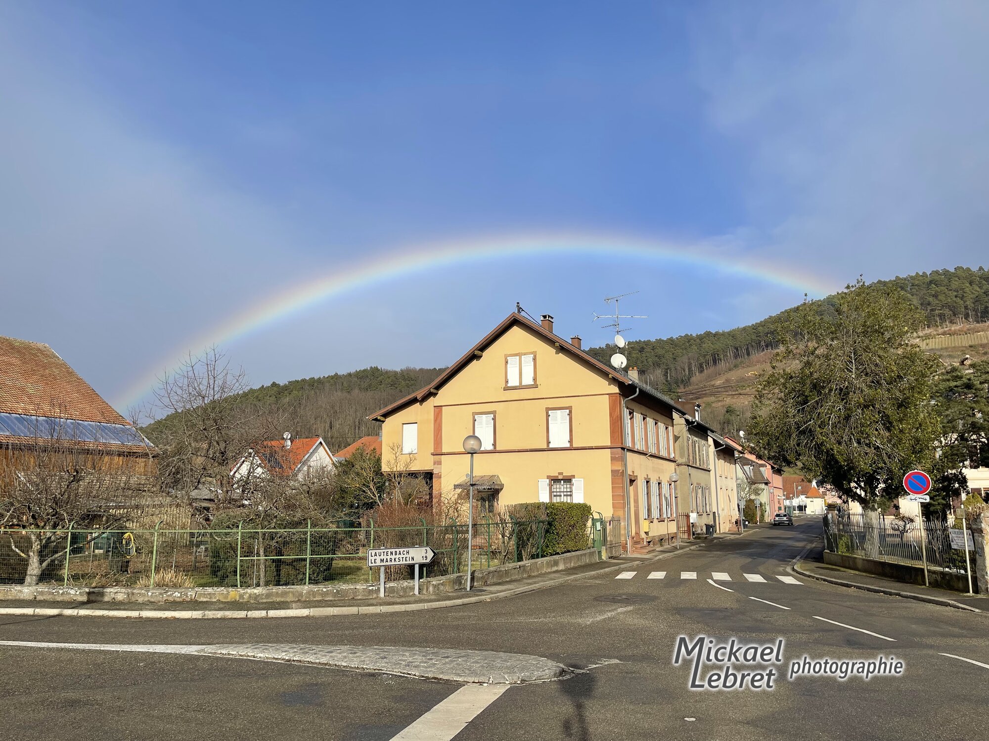 Arc-en-ciel d'hiver sur Buhl, le Markstein sur le panneau
