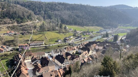 Saint-Ursanne, la perle du Jura suisse par ses hauteurs