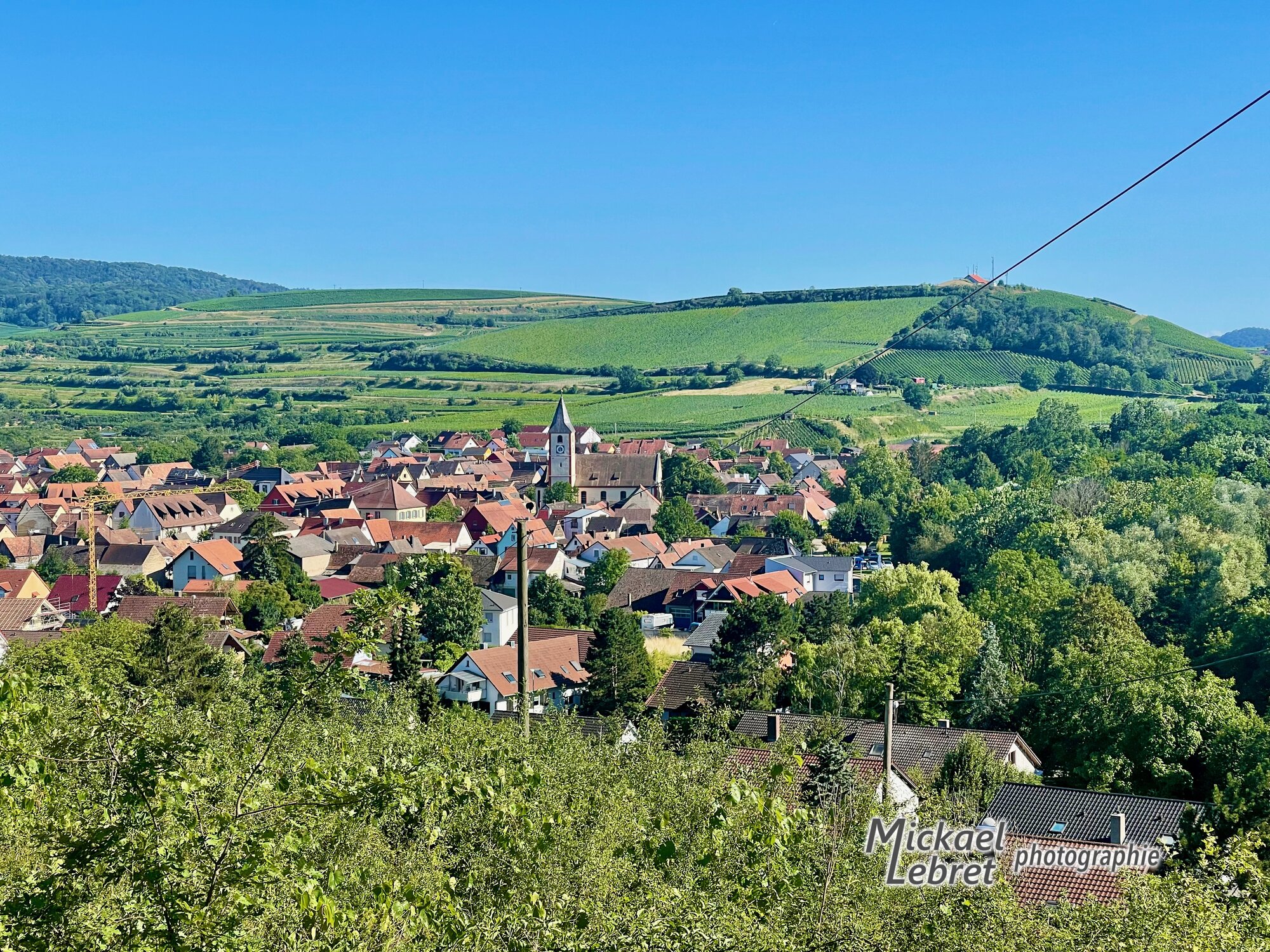 Sasbach et le clocher de l'église Saint-Martin, depuis la descente