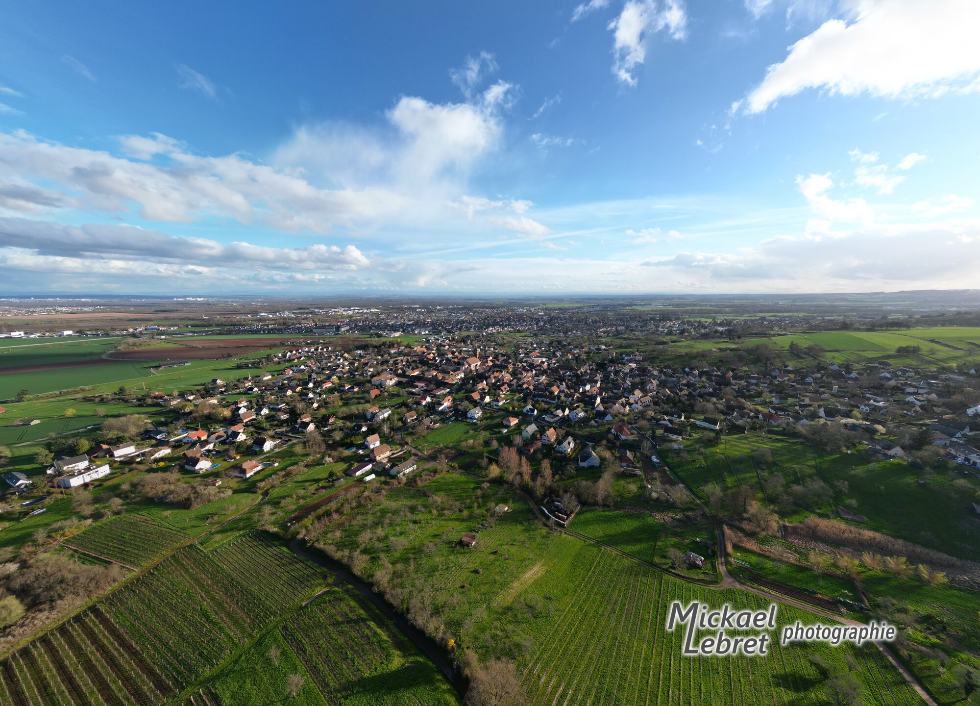 Uffholtz et Cernay vus du drone, sous un ciel dégagé