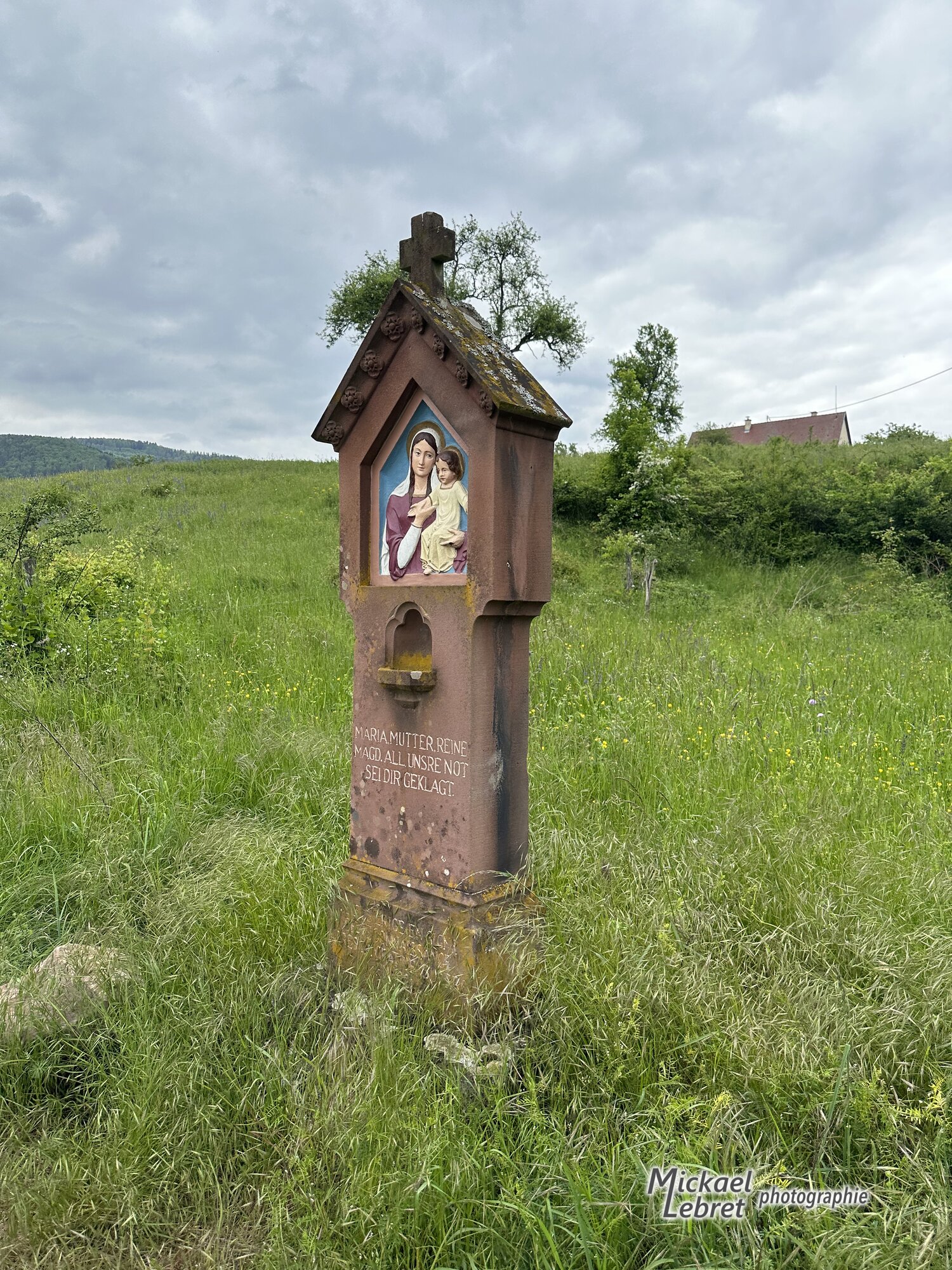 L'oratoire de Thannwiller dans la prairie