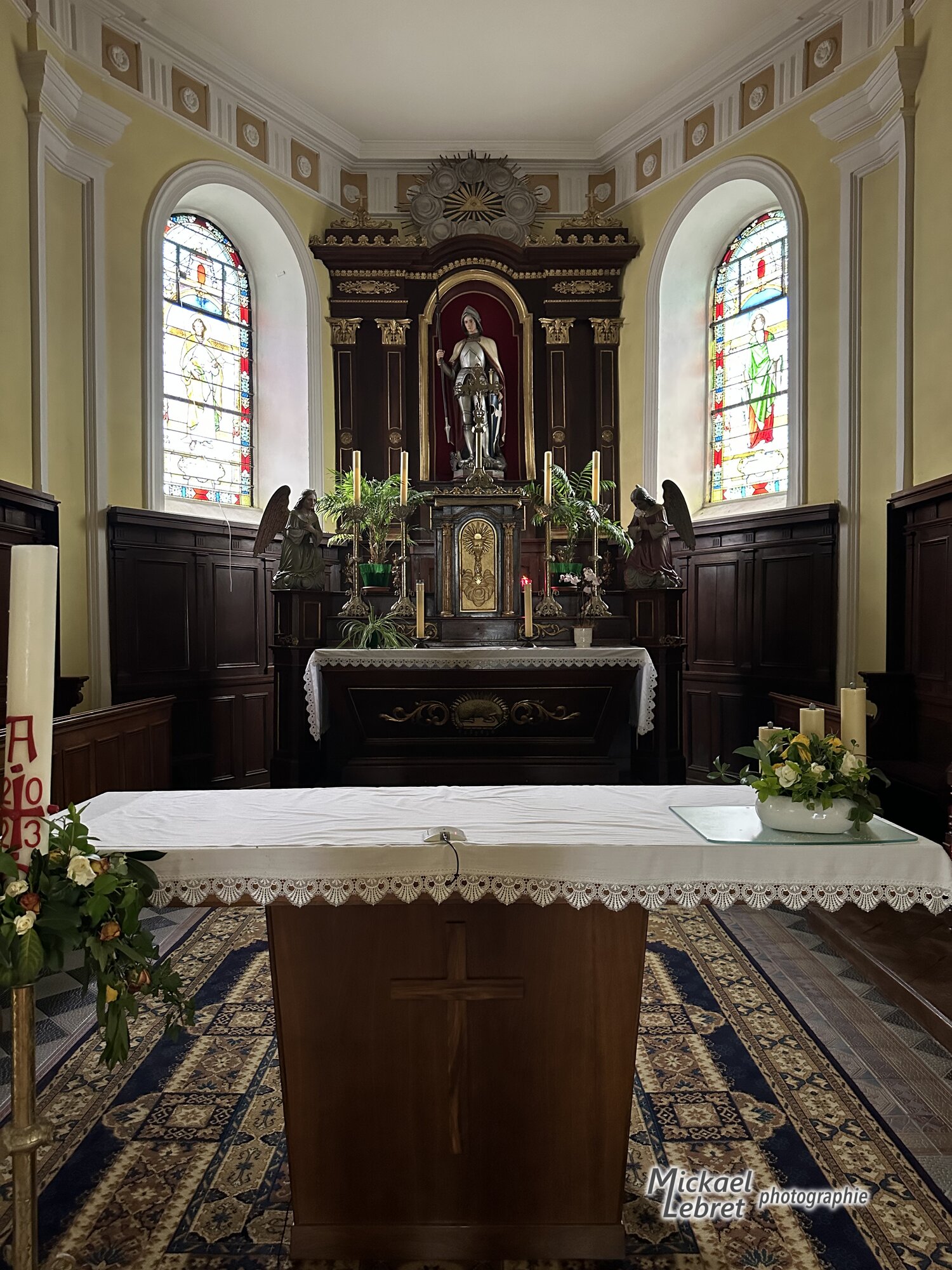 Le chœur et le maître-autel de l'église Sainte-Odile