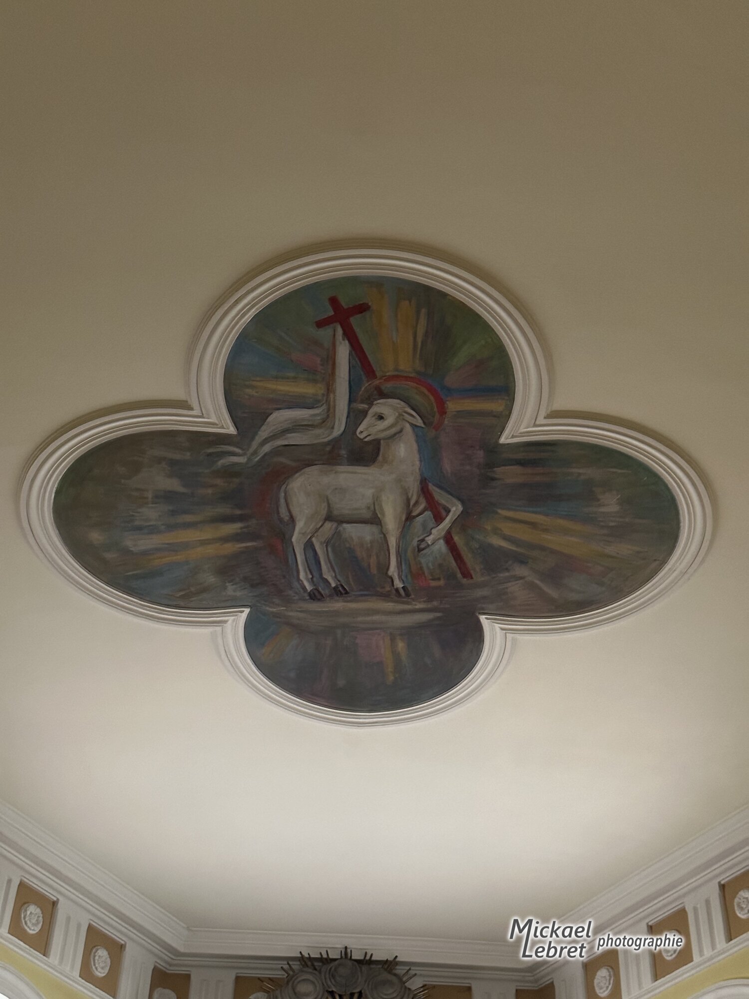 L'Agneau pascal au plafond du chœur