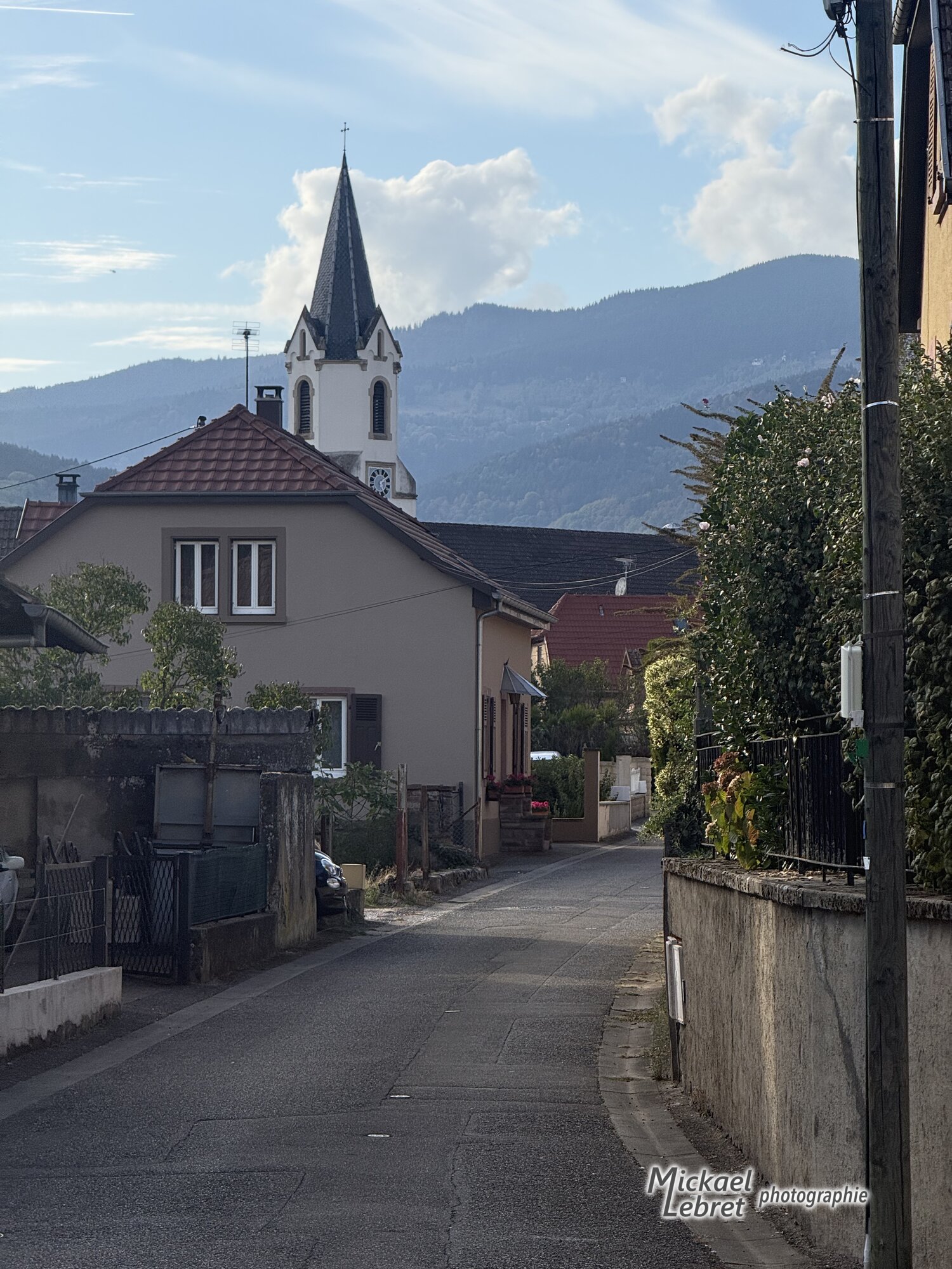 La Rue Saint-Michel et le clocher de Schweighouse
