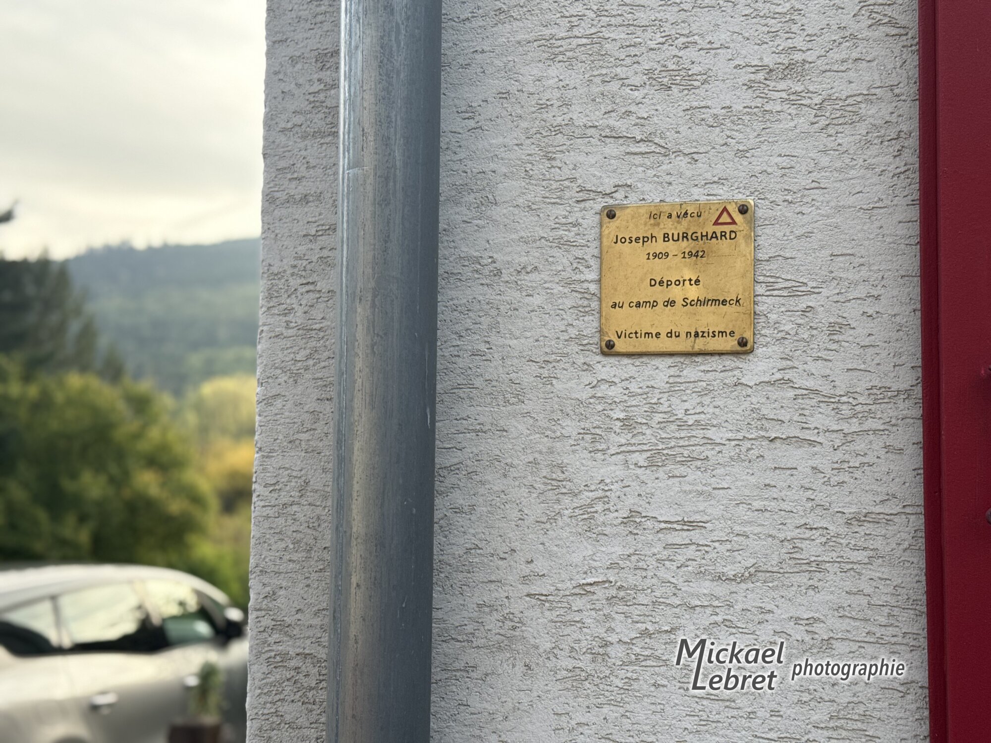 La plaque de Joseph Burghard, Rue de l'Église